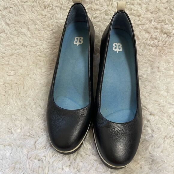 Betabrand All Weather Leather Black & White piping slip on wedge shoes SZ9 - Picture 2 of 11